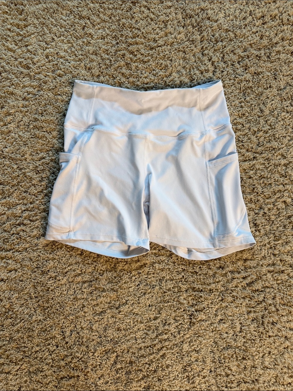 Women's High-Waist White Active Shorts with Side Pockets. Size M. 4” inseam